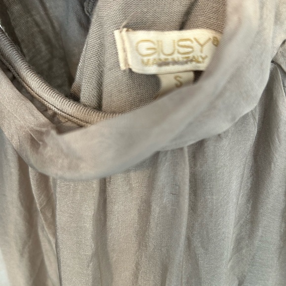 Chic Grey With Blue Floral Women's Blouse - Picture 3 of 4